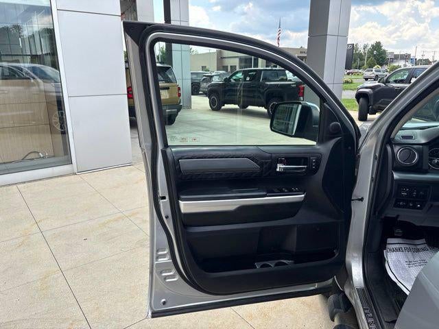 2017 Toyota Tundra Platinum CrewMax 5.5' Bed 5.7L