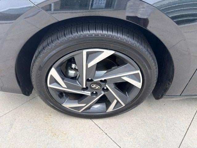 2026 Hyundai Elantra Limited IVT