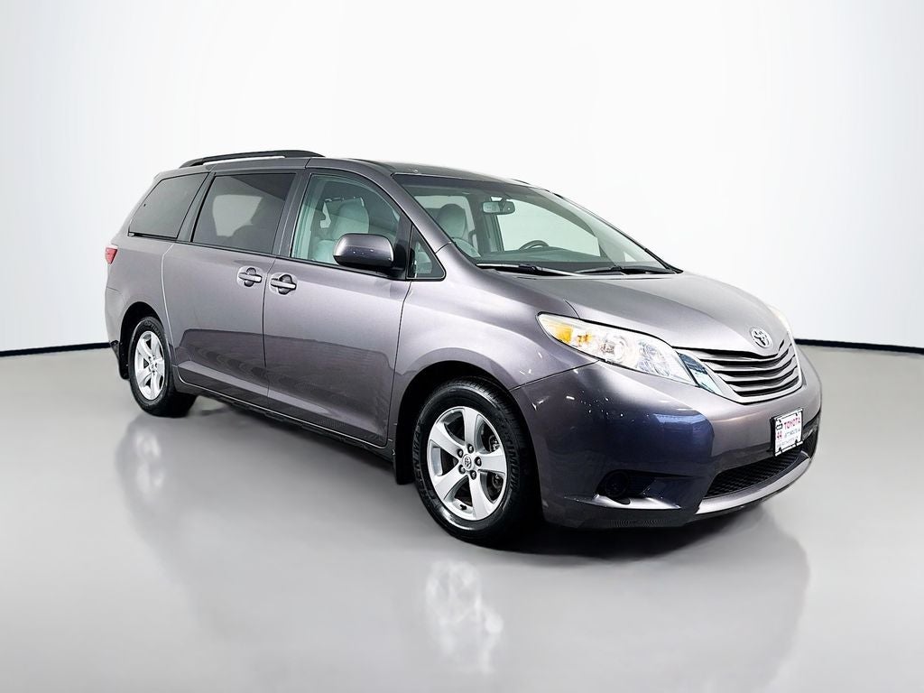 2017 Toyota Sienna LE 8 Passenger
