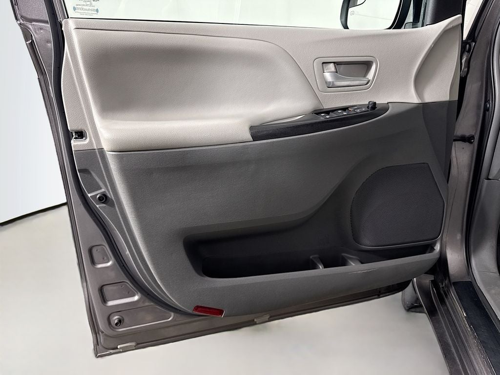 2017 Toyota Sienna LE 8 Passenger
