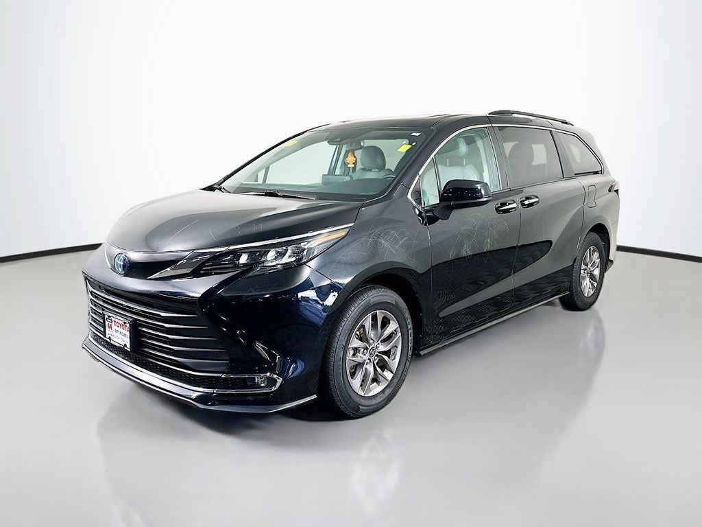 2024 Toyota Sienna XLE 8 Passenger