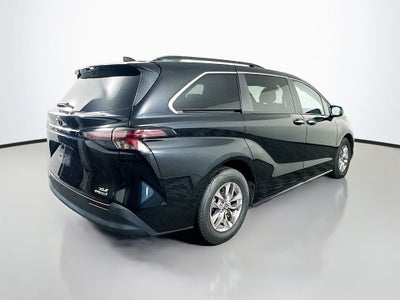 2024 Toyota Sienna XLE 8 Passenger