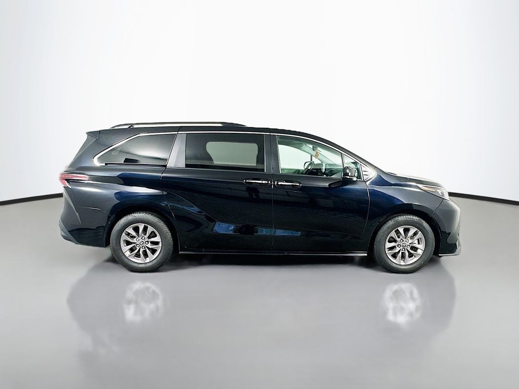 2024 Toyota Sienna XLE 8 Passenger