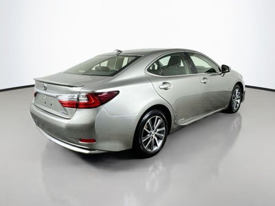 2016 Lexus ES 300h
