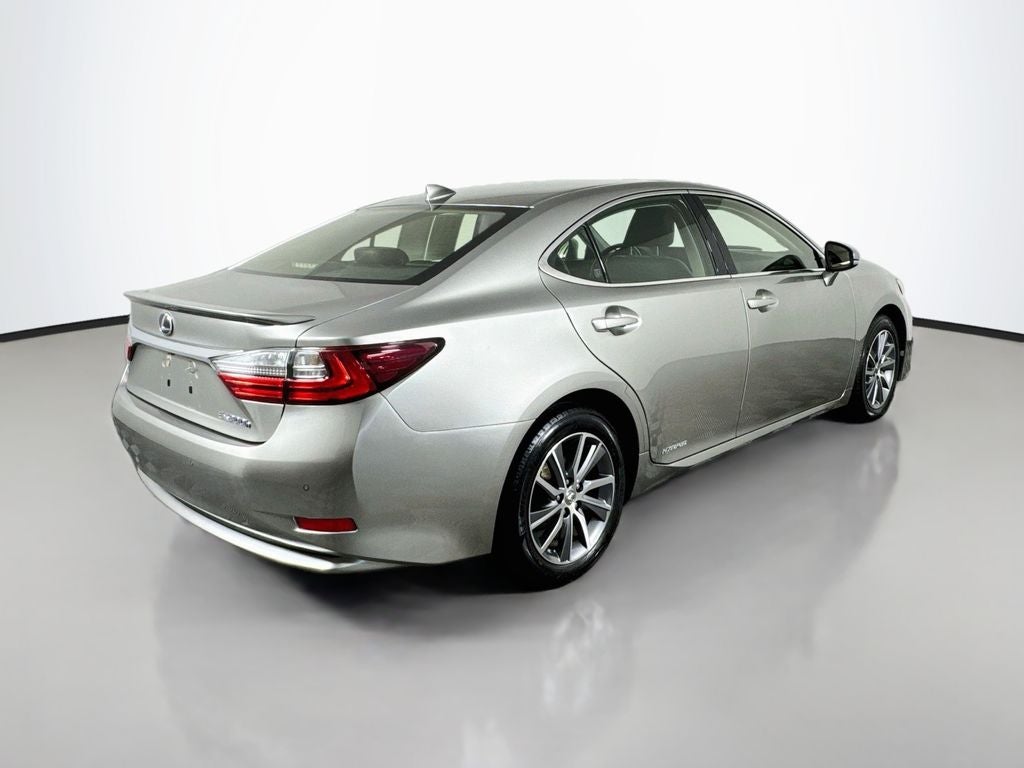 2016 Lexus ES 300h