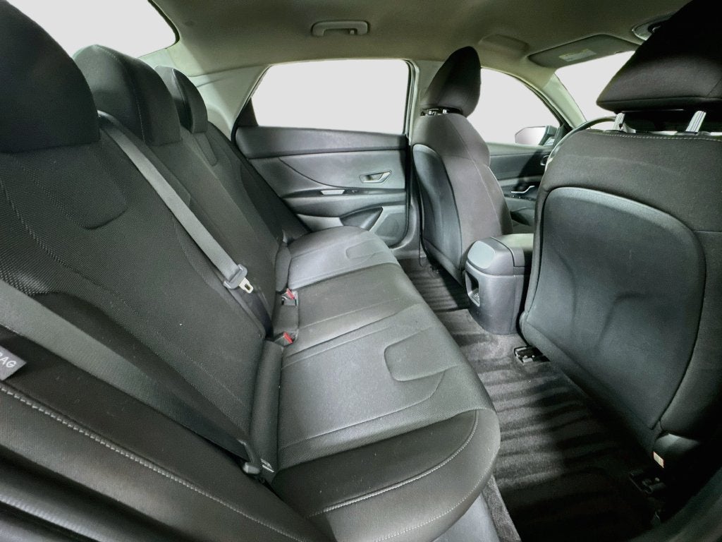 2024 Hyundai Elantra SE